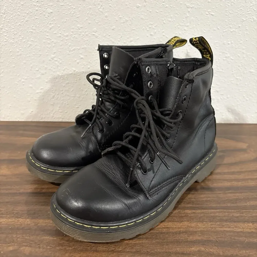 Dr. Martens‎ Delaney Boots Black Leather Zipper US 2 UK 1 Unisex Youth Boy Girl